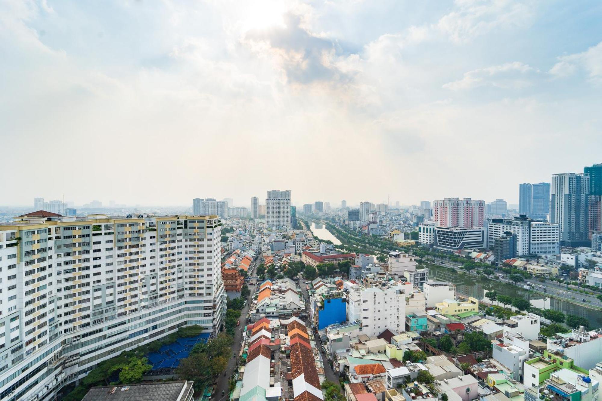 Saigon - Free Walk Experience, Amazing Infinity Pool & Free 4g Sim Card For 3 Nights